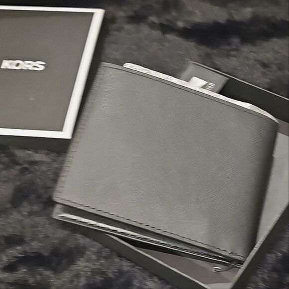 Michael Kors Andy Slim Bifold Wallet - Picture 9 of 11